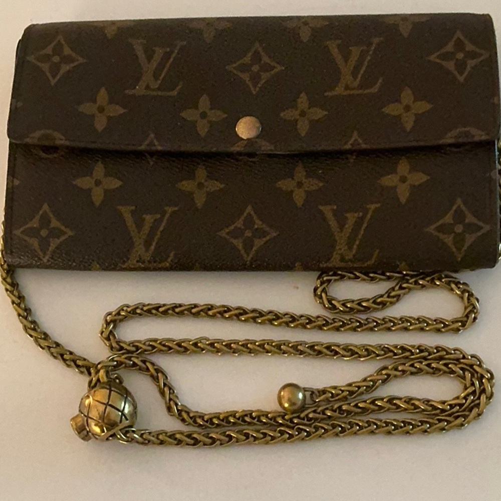 LOUIS VUITTON AUTHENTIC Monogram Clutch Unbranded Crush ball Chain Wallet & Box